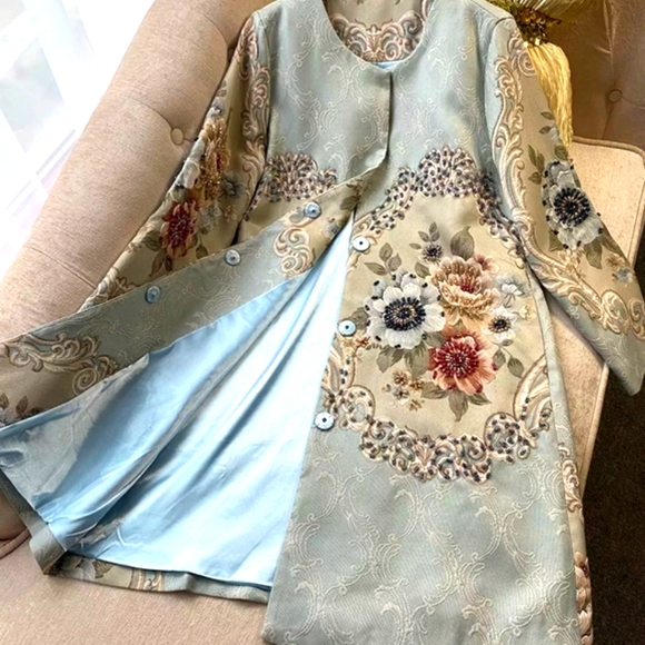 ❤️SOLD ❤️Tailored Jaquard Coat with 3D Embroidered Flowers with Beadeds. NWT. - Picture 1 of 16